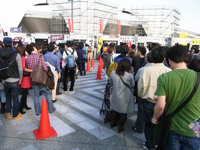 駒沢オリンピック公園のラーメンイベントで屋台に続く長い行列