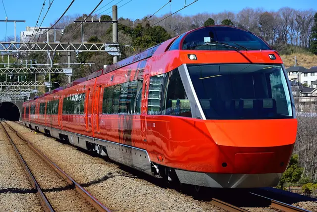 新宿と箱根を結ぶ小田急ロマンスカーGSE