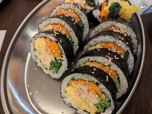 新大久保の韓国料理店のキンパ