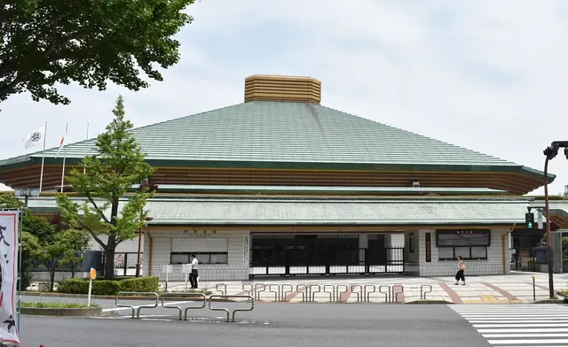 墨田区両国にある緑の屋根の両国国技館