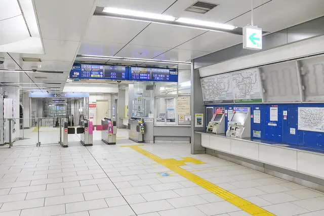 東京メトロ新宿三丁目駅の券売機と改札