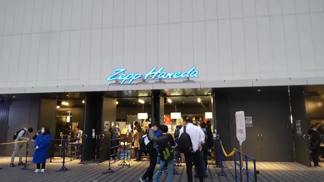 Concertgoers gathering at the entrance of Zepp Haneda before a show