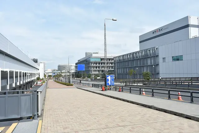 豊洲市場の各棟を結ぶ歩行者デッキ